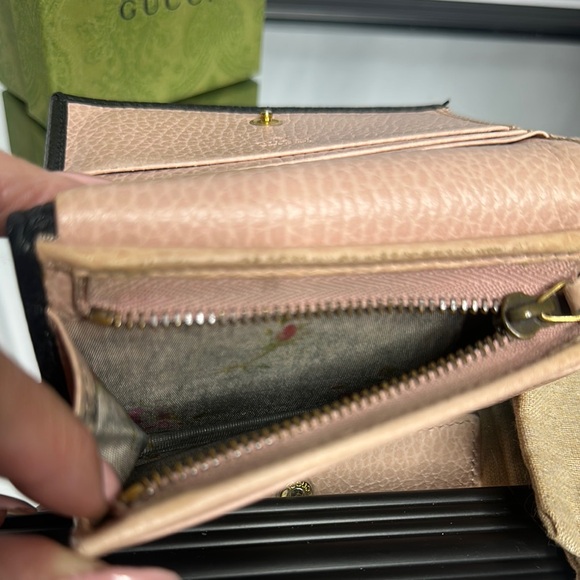 Gucci Black Wallet with Gold Bow Detail - Picture 7 of 8